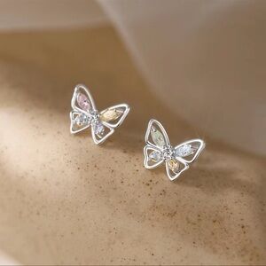 Dainty Butterfly Stud Earrings NWT